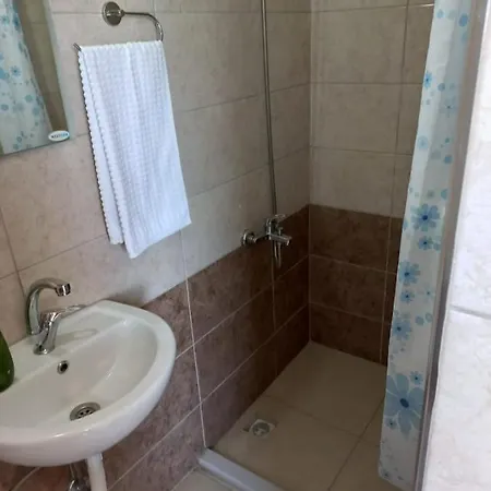 Camlaraltipansiyon Ayvalı