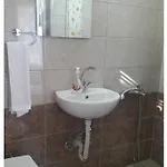 Δωμάτια σε οικογενειακή κατοικία Camlaraltipansiyon *