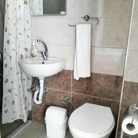 Rum i privatbostad Camlaraltipansiyon Ayvalı